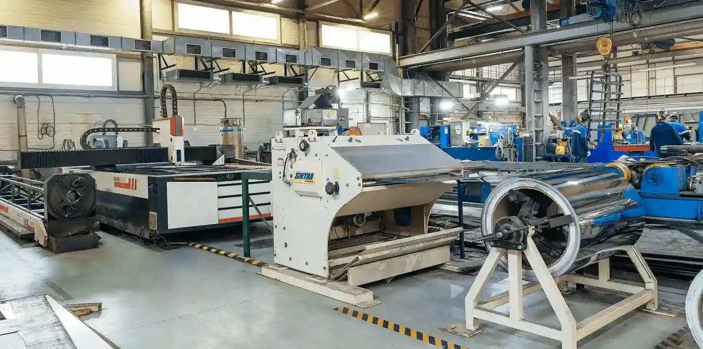 Комплекс для размотки металла с гильотиной и лазерный станок для резки металла